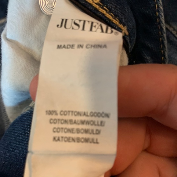 Just Fab‎ distressed stretch cuffed jeans. NWT. Retail 54.95 - Picture 7 of 7